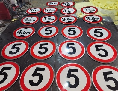 驻马店驻马店限速交通标牌厂家